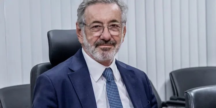 Novo ministro do Desenvolvimento apoia jornada de 40 horas Novo ministro do Desenvolvimento apoia jornada de 40 horas