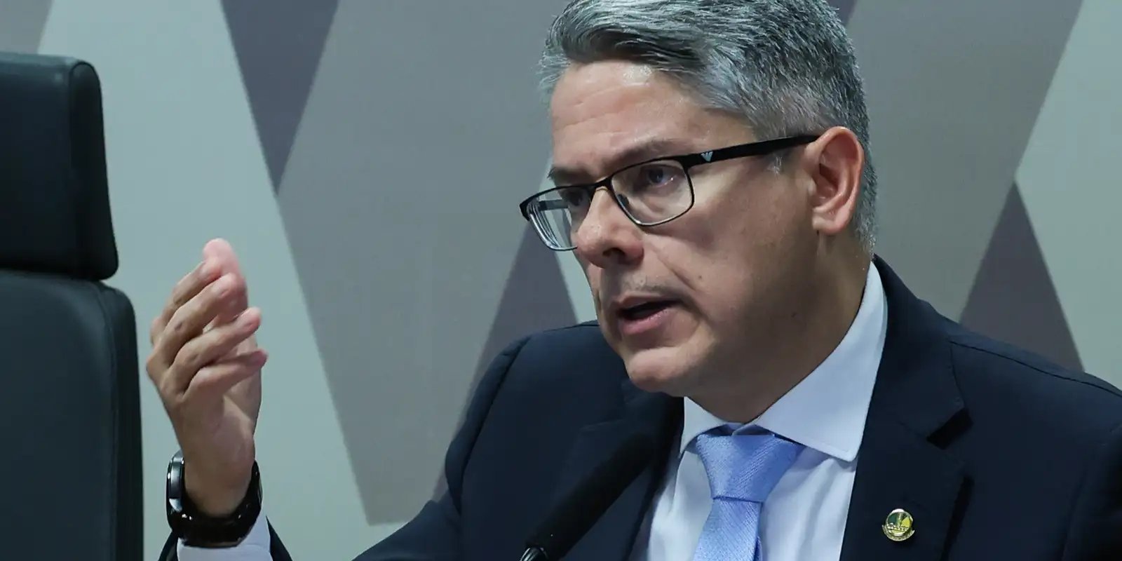 Relatório da CPI do Crime conecta facções com sistema financeiro