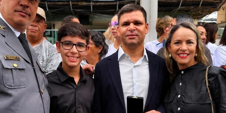 Tenente da reserva do 11º BPM recebe Medalha Vasco Fernandes Coutinho em Vila Velha Tenente da reserva do 11º BPM recebe Medalha Vasco Fernandes Coutinho em Vila Velha