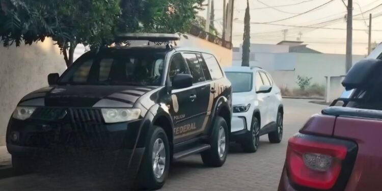 Veículos são apreendidos em operação da Federal que prendeu prefeito e ex-prefeito de Pedro Canário