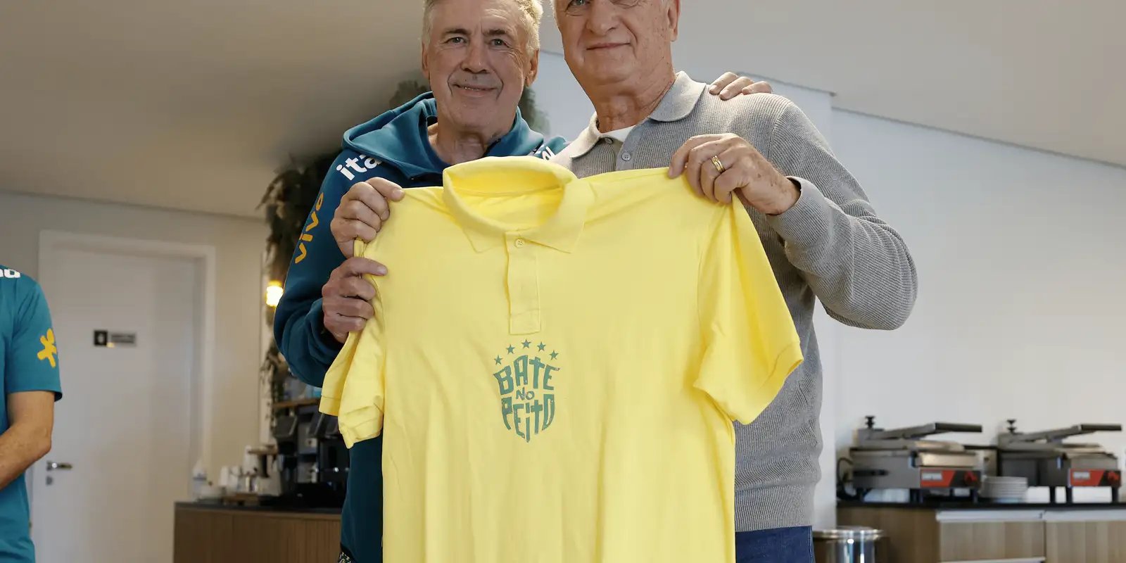 Pentacampeão com a seleção, Felipão é homenageado na Granja Comary Pentacampeão com a seleção, Felipão é homenageado na Granja Comary