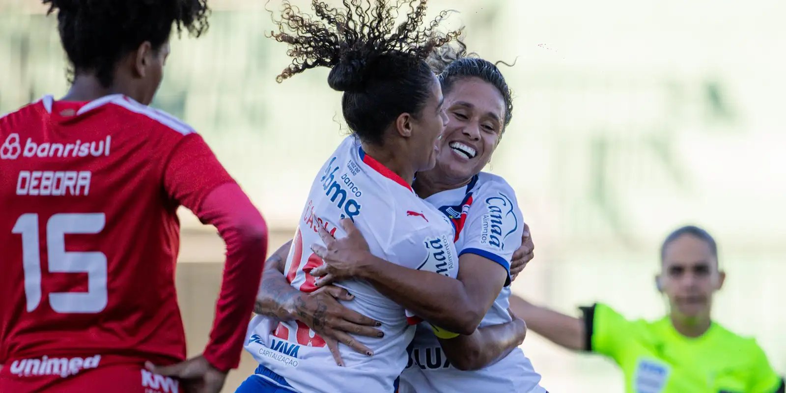Bahia decide no 1º tempo e vence o Inter pelo Brasileirão Feminino Bahia decide no 1º tempo e vence o Inter pelo Brasileirão Feminino