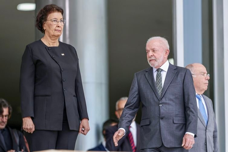 Fabio Rodrigues-Pozzebom/Agência Brasil Brasília (DF), 28/05/2026 - O presidente Luiz Inácio Lula da Silva (d) recebe a presidente do Suriname, Jennifer Geerlings-Simons (e), em cerimônia oficial de boas-vindas, no Palácio do Planalto. Foto: Fabio Rodrigues-Pozzebom/Agência Brasil