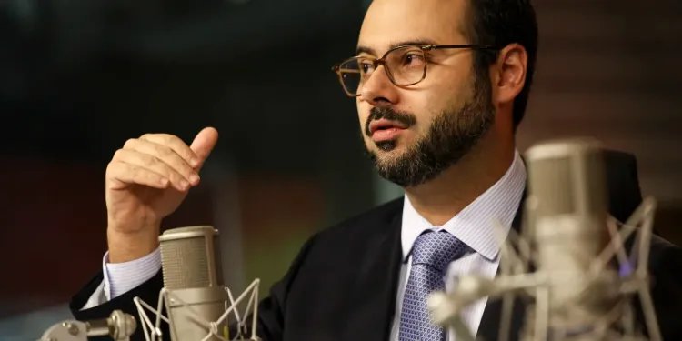Desenrola para empresas já soma R$ 8 bilhões em contratações Desenrola para empresas já soma R$ 8 bilhões em contratações