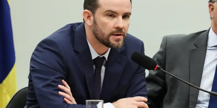 Durigan vai à França para agenda do G7 e reuniões bilaterais Durigan vai à França para agenda do G7 e reuniões bilaterais