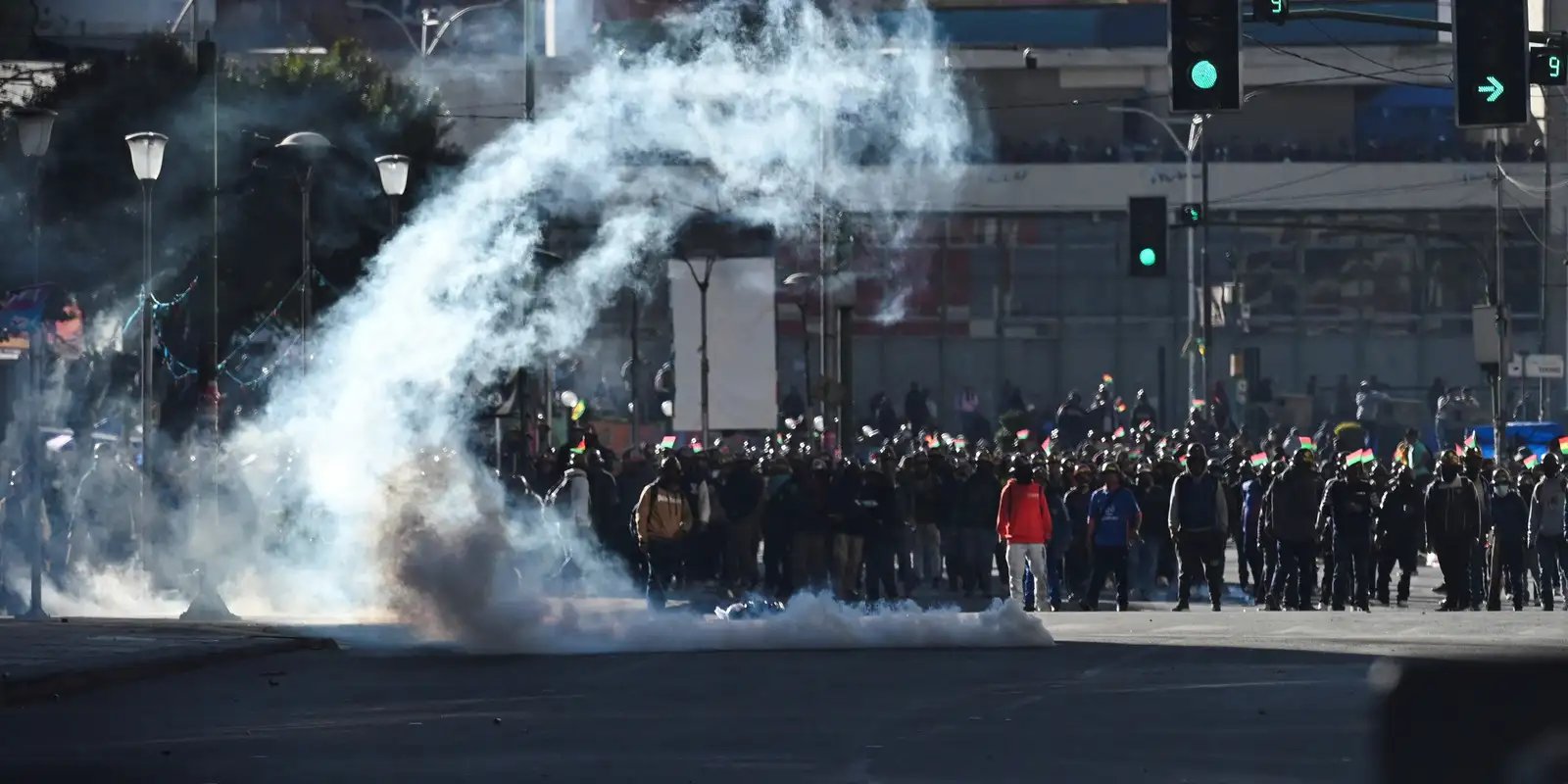 Em meio a protestos, Bolívia revoga lei que limitava estado de exceção Em meio a protestos, Bolívia revoga lei que limitava estado de exceção