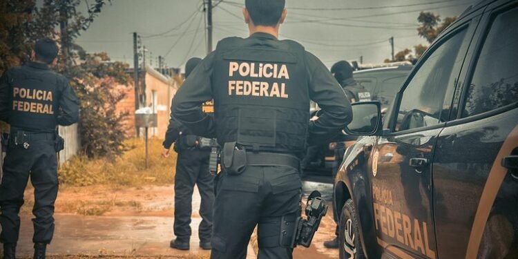 Polícia Federal faz operação contra circulação de dinheiro falso em São Mateus Polícia Federal faz operação contra circulação de dinheiro falso em São Mateus