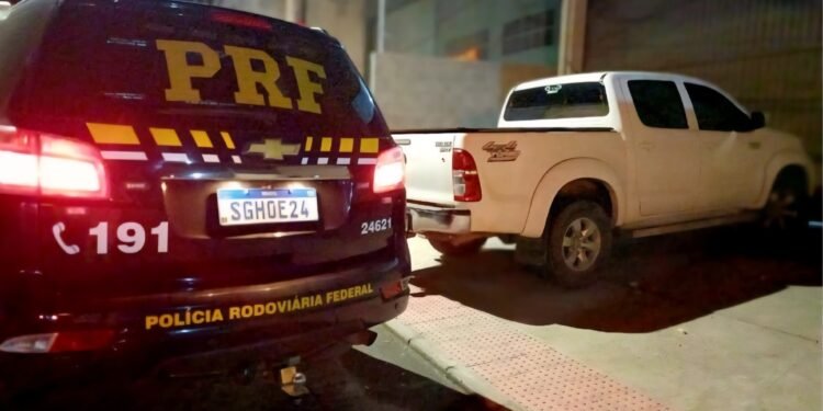 Roubada há 8 anos em Pinheiros, caminhonete é recuperada pela PRF na Serra Roubada há 8 anos em Pinheiros, caminhonete é recuperada pela PRF na Serra