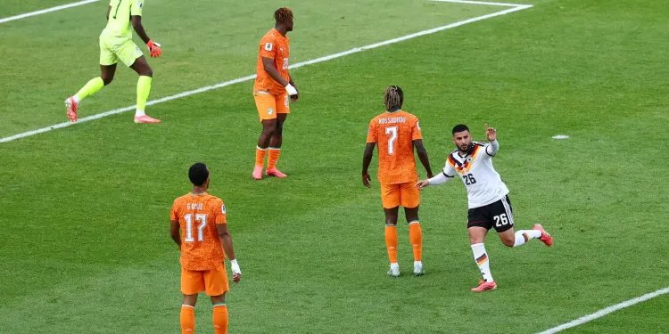 Alemanha vira sobre a Costa do Marfim e garante vaga na próxima fase Alemanha vira sobre a Costa do Marfim e garante vaga na próxima fase