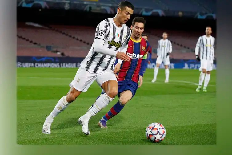 REUTERS/Albert Gea/Direitos reservados Cristiano Ronaldo e Lionel Messi durante partida Juventus x Barcelona