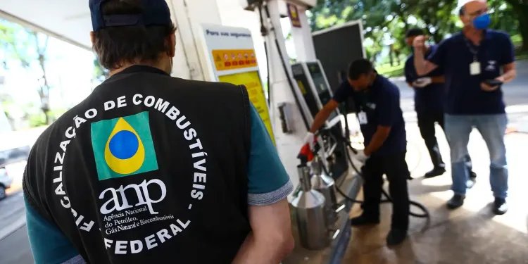 Em três meses, ANP fez 21 autuações por preço abusivo de combustível