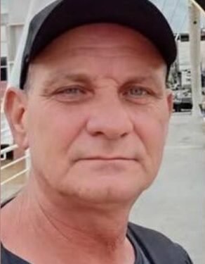Homem é encontrado morto com marcas de facadas na varanda de casa em Nova Venécia