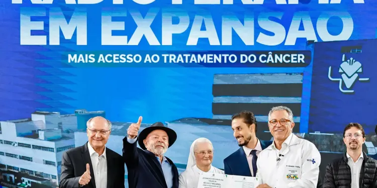 Lula entrega aparelhos de radioterapia em São Paulo Lula entrega aparelhos de radioterapia em São Paulo