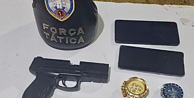 Polícia Militar apreende drogas, simulacro de arma e recupera motocicleta roubada em São Gabriel da Palha
