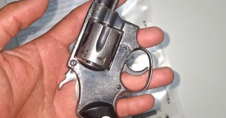 Homem é preso após confessar assassinato e indicar local onde enterrou corpo do irmão em Barra de São Francisco