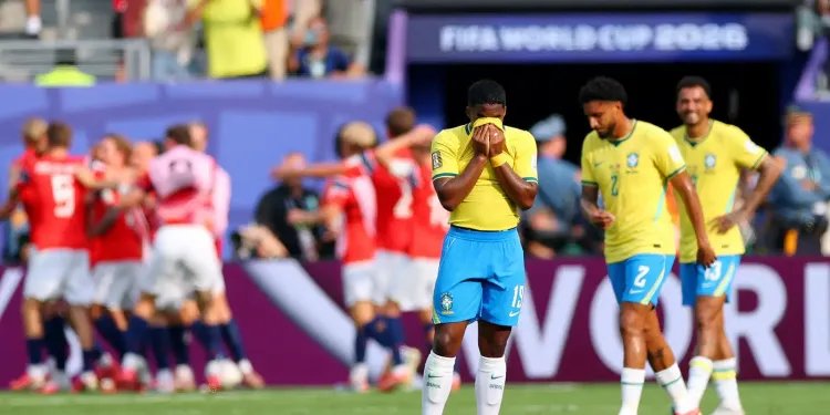 Com críticas, adeus do Brasil à Copa estampa jornais mundo afora Com críticas, adeus do Brasil à Copa estampa jornais mundo afora