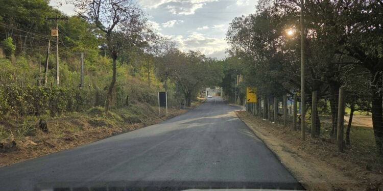 Concluído recapeamento asfáltico entre Vila Landinha e AABB em Barra de São Francisco Concluído recapeamento asfáltico entre Vila Landinha e AABB em Barra de São Francisco