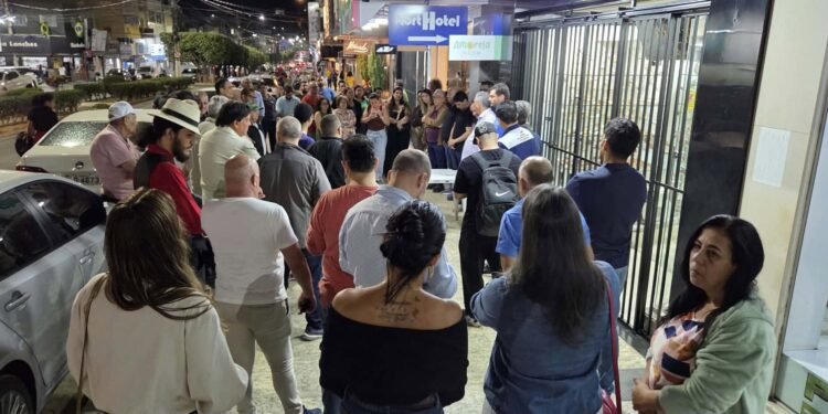 Enivaldo assina ordem de serviço para continuidade das obras do Calçadão em Barra de São Francisco Enivaldo assina ordem de serviço para continuidade das obras do Calçadão em Barra de São Francisco