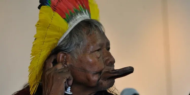 Cacique Raoni apresenta boa evolução clínica e vai para enfermaria Cacique Raoni apresenta boa evolução clínica e vai para enfermaria