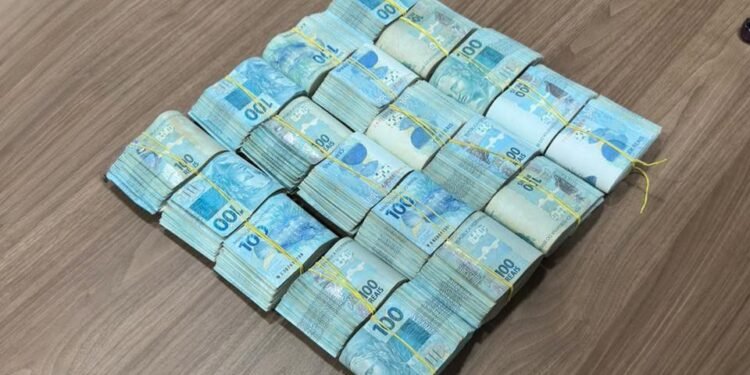 Cinco cidades do ES são alvo de operação da PF: fraudes podem chegar a R$ 1 bilhão Cinco cidades do ES são alvo de operação da PF: fraudes podem chegar a R$ 1 bilhão