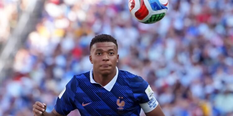 França bate Marrocos e fica a dois jogos do tri França bate Marrocos e fica a dois jogos do tri