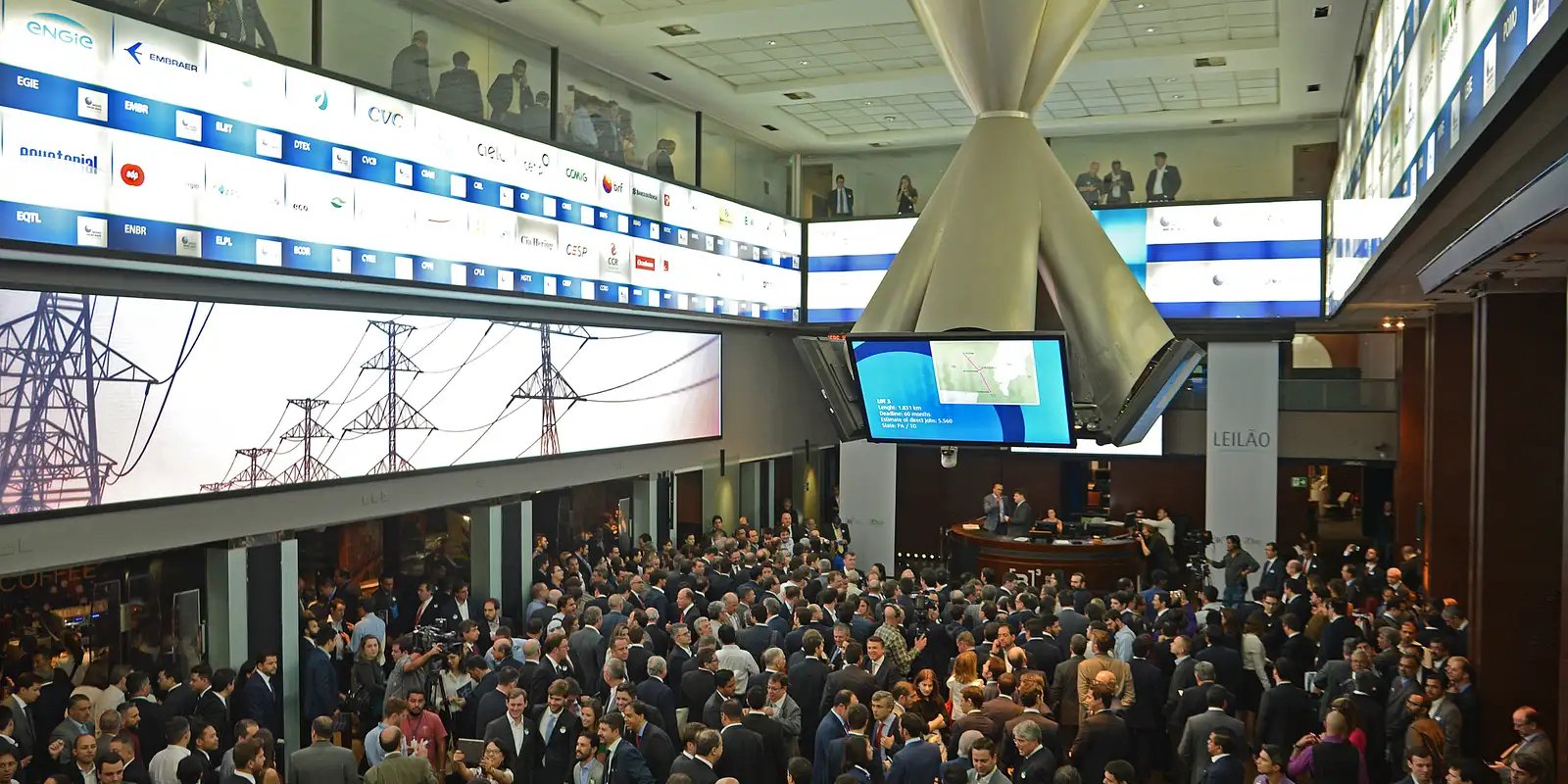 Ibovespa volta aos 174 mil pontos com aposta na Selic, e dólar cai Ibovespa volta aos 174 mil pontos com aposta na Selic, e dólar cai