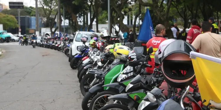 Apenas 1 em cada 5 motociclistas de app tem cobertura previdenciária Apenas 1 em cada 5 motociclistas de app tem cobertura previdenciária