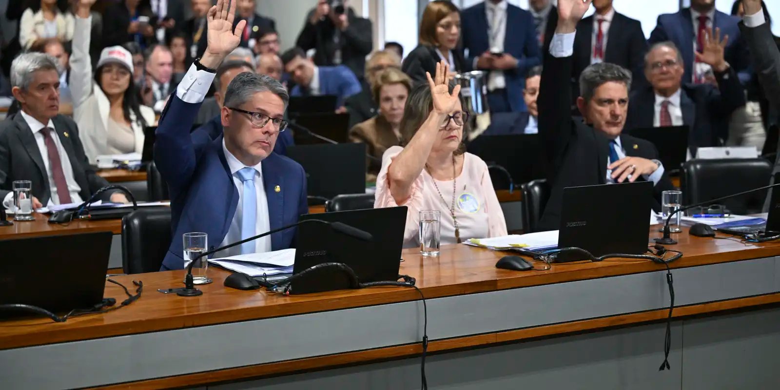CCJ do Senado aprova texto-base da PEC da Segurança Pública CCJ do Senado aprova texto-base da PEC da Segurança Pública