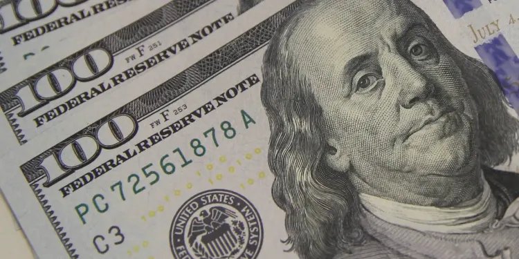 Dólar cai a R$ 5,08 e atinge menor valor em um mês Dólar cai a R$ 5,08 e atinge menor valor em um mês