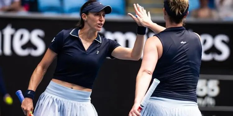 Dupla de Luisa Stefani vence estreia e avança à 2ª rodada do US Open Dupla de Luisa Stefani vence estreia e avança à 2ª rodada do US Open