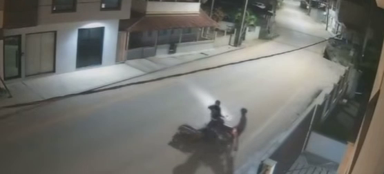 Jovem é morto a tiros após ser abordado por dupla de moto em Rio Bananal Jovem é morto a tiros após ser abordado por dupla de moto em Rio Bananal