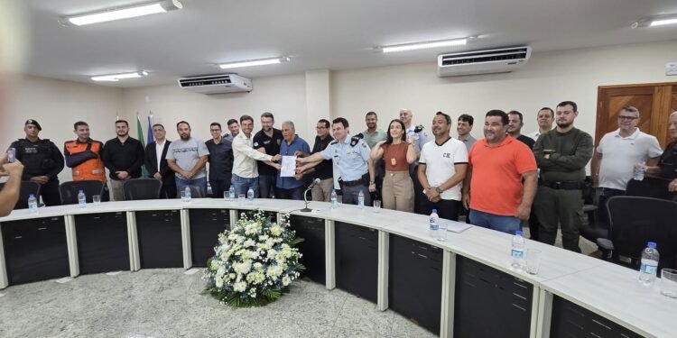 Barra de São Francisco assina ordem de serviço para implantação de sistema de videomonitoramento Barra de São Francisco assina ordem de serviço para implantação de sistema de videomonitoramento